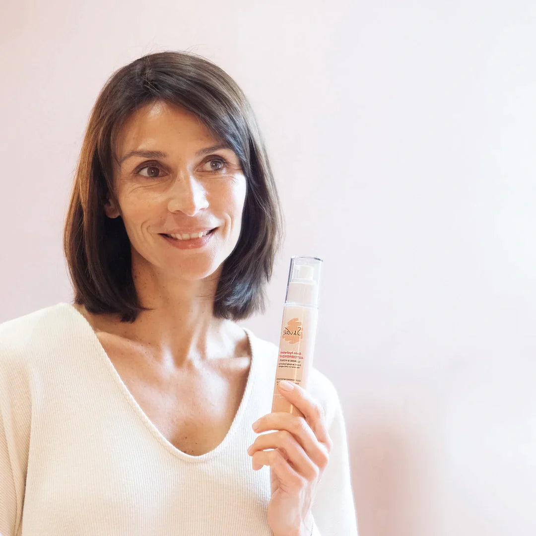 Tratamiento facial autobronceador con ácido hialurónico  S&Vaë